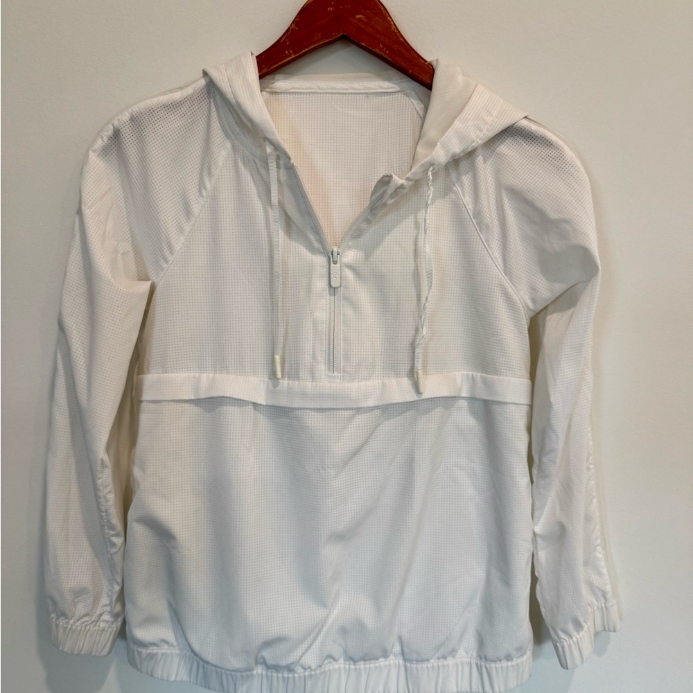 Lululemon athletics Women’s Pack Light Hooded Pullover. No hang tag. Size Small